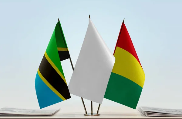 Gambia Togo Och Vit Flagga Stativ Med Papper — Stockfoto