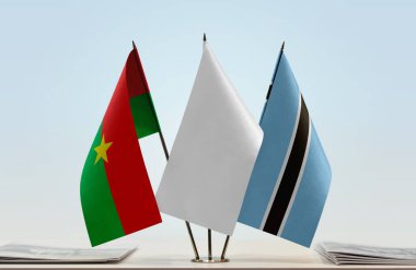 Burkina Faso Botswana ve evraklarla birlikte beyaz bayraklar