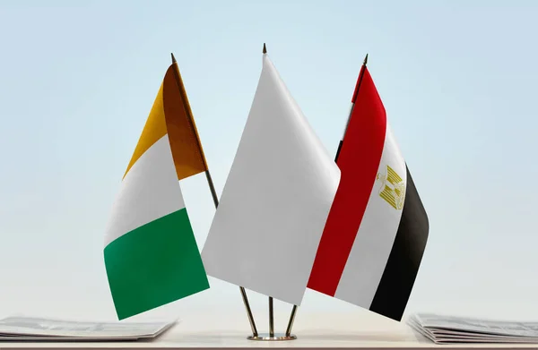 Берег Слоновой Кости Египет Белые Флаги Стенде Бумагами — стоковое фото