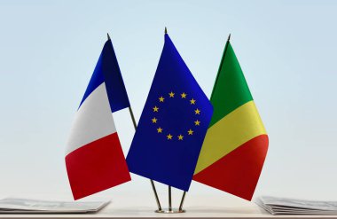 France ROC ve eu bayrağı kağıtlarla birlikte hazır bekliyor