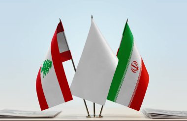 Lübnan İran ve beyaz bayraklar belgelerle ayakta