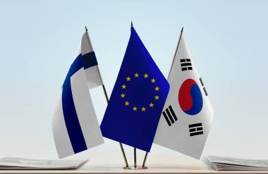 Finlandiya Güney Kore ve eu bayrağı kağıtlarla birlikte