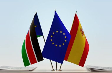 Güney Sudan İspanya belgelerle bayrak salladı