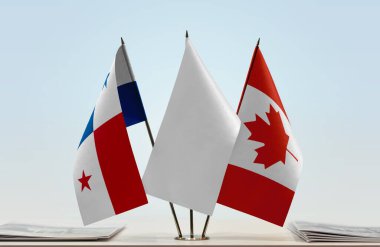 Panama Kanada belgelerle bayrak salladı