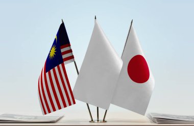 Malezya ve Japonya belgelerle ayakta duruyor   