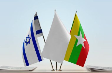 İsrail, Myanmar ve beyaz bayraklar masada gazetelerle