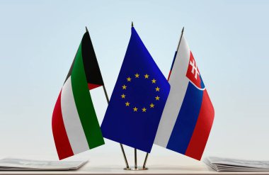 Kuveyt Slovakya ve eu bayrağı evraklarla birlikte beklemede