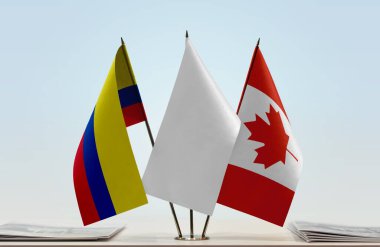 Kolombiya Kanada 'nın bayrakları tezgahta.