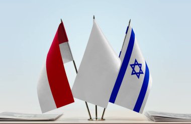 İsrail, Monako ve beyaz bayraklar kağıtlarla ayakta