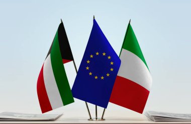 İtalya, Kuveyt ve beyaz bayraklar kağıtlarla ayakta