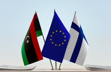 Libya bayrakları tezgahta  