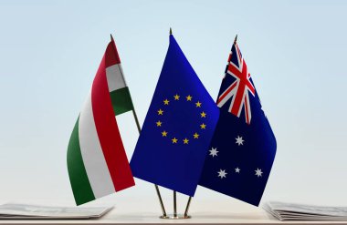 Macaristan Avustralya ve eu bayrağı kağıtlarla ayakta