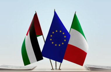 Filistin İtalya ve eu bayrağı kağıtlarla birlikte