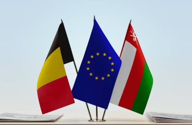 Belçika, Umman bayrakları tezgahta. 