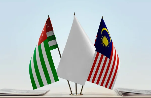 Abchazien Malaysia Och Vita Flaggor Monter Med Papper — Stockfoto