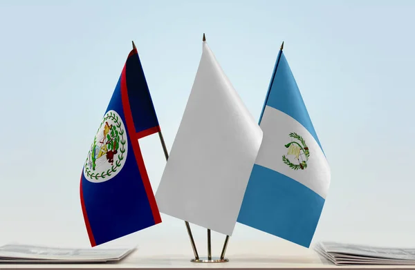 Belice Guatemala Banderas Blancas Stand Con Papeles — Foto de Stock