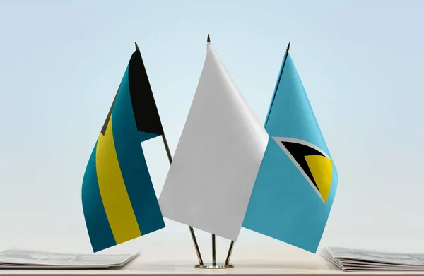 Bahamas Sainte Lucie Drapeaux Blancs Sur Stand Avec Des Papiers — Photo