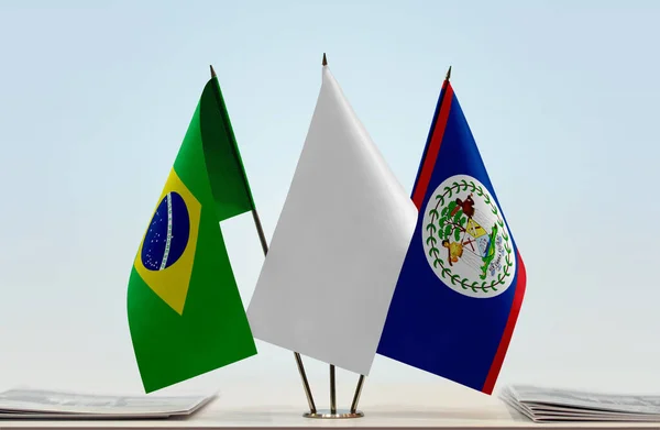 Brazilië Belize Witte Vlaggen Standaard Met Papieren — Stockfoto