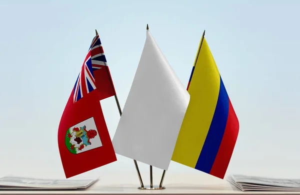 Bermudas Colombia Banderas Blancas Stand Con Papeles — Foto de Stock
