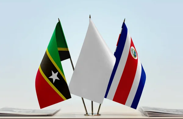 Saint Kitts Nevis Kostaryka Białe Flagi Stoisku Papierami — Zdjęcie stockowe