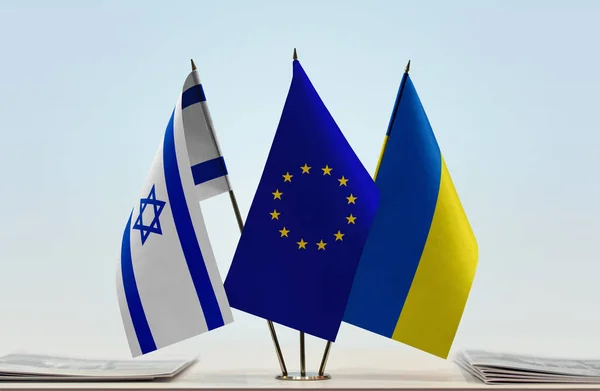 Israel Ukraina Och Flagga Monter Med Papper — Stockfoto