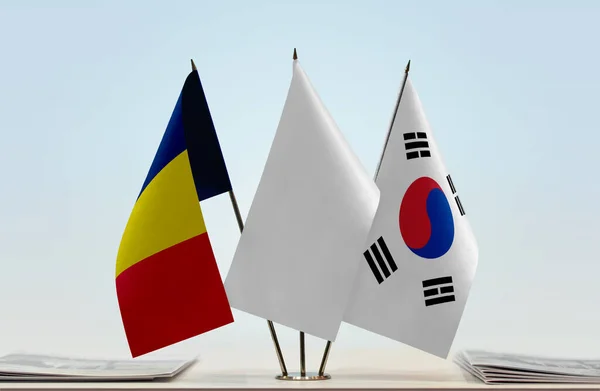 Chad Güney Kore Beyaz Bayraklar Kağıtlarla Ayakta — Stok fotoğraf