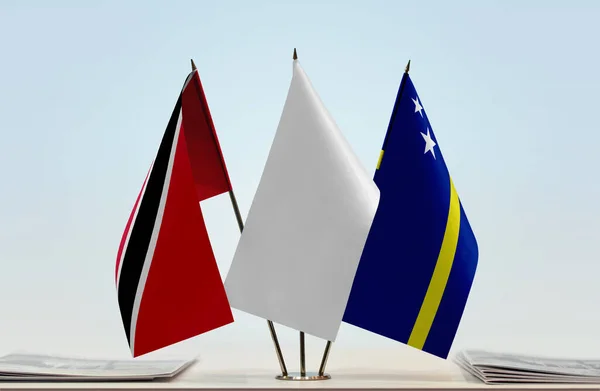 Trinité Tobago Curaao Drapeaux Blancs Sur Stand Avec Des Papiers — Photo