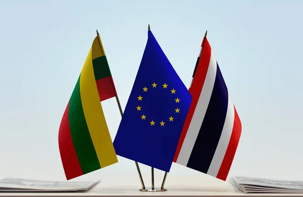 Lituania Tailandia Bandera Stand Con Papeles — Foto de Stock
