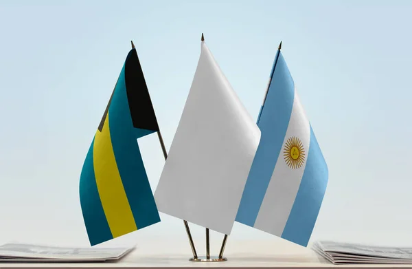 Bahamas Argentina Bandiere Bianche Sullo Stand Con Carte — Foto Stock