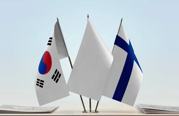 Güney Kore Finlandiya Gazete Bayrağı — Stok fotoğraf