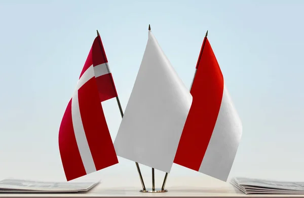 Danmark Indonesien Flaggor Monter Med Papper — Stockfoto