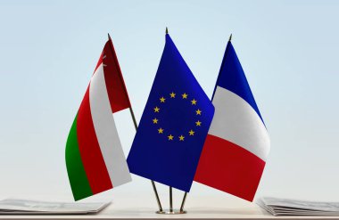 Umman France ve eu bayrağı tezgahta.