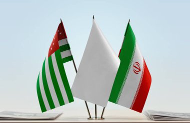 Abhazya İran ve beyaz bayraklar belgelerle ayakta  