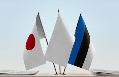 Estonya ve Japonya kağıtlarla ayakta duruyor   