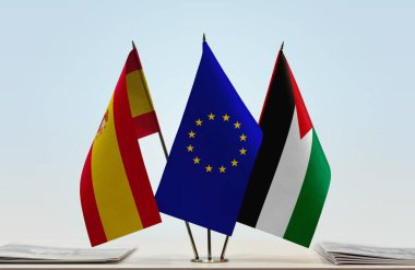 İspanya Filistin ve eu bayrağı kağıtlarla birlikte