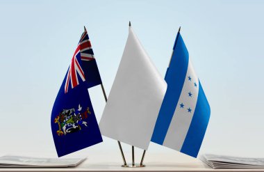 Güney Gürcistan ve Güney Sandviçi Honduras ve evraklarla birlikte beyaz bayraklar  