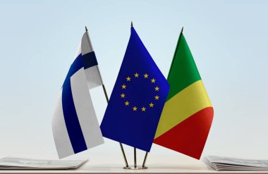 Finlandiya ROC ve eu bayrağı kağıtlarla birlikte