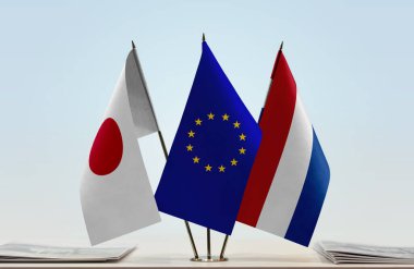 Hollanda ve Japonya belgelerle ayakta duruyor   