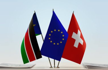 İsviçre bayrağı kağıtlarla beklemede 