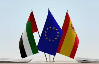 BAE İspanya bayrakları tezgahta