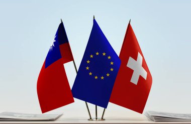 İsviçre bayrağı kağıtlarla beklemede 