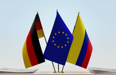 Almanya Kolombiya ve eu bayrağı kağıtlarla birlikte