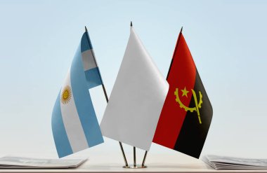 Angola, Arjantin ve beyaz bayraklar belgelerle ayakta