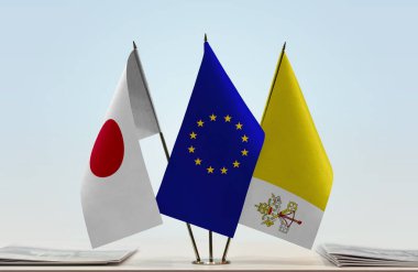 Vatikan ve Japonya belgelerle ayakta duruyor   