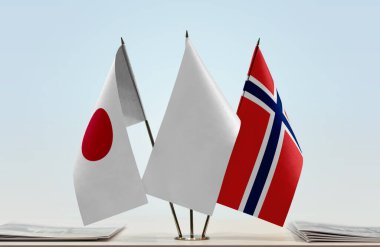 Japonya ve Norveç kağıtlarla ayakta duruyor  
