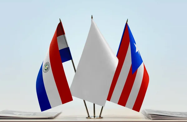 Paraguay Puerto Rico Banderas Stand Con Papeles — Foto de Stock