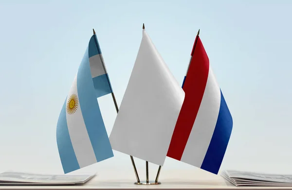 Argentyna Flagi Holandii Stoisku Papierami — Zdjęcie stockowe
