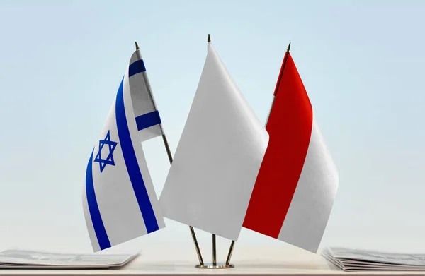 Israel Indonesien Und Weiße Fahnen Stand Mit Zeitungen Auf Dem — Stockfoto