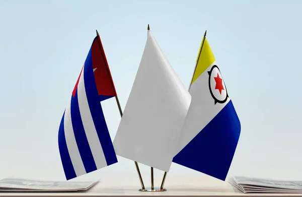 Les Drapeaux Bonaire Cuba Barre Avec Des Papiers — Photo