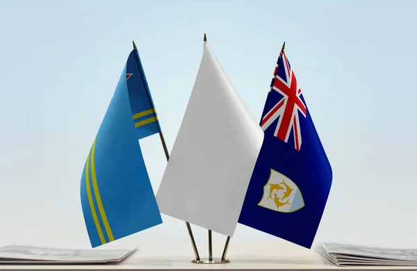 Aruba Anguilla Witte Vlaggen Standaard Met Papieren — Stockfoto